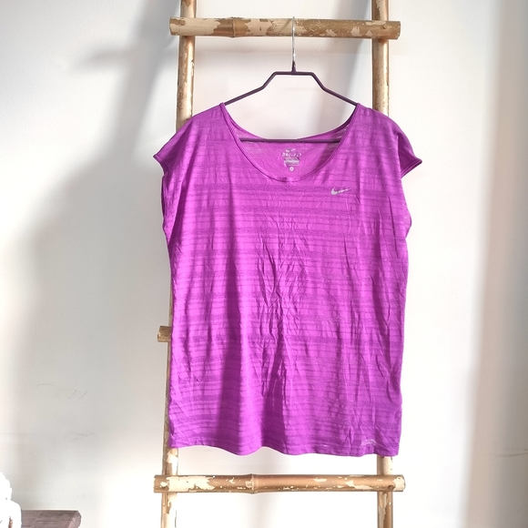 Nike Tops - 💚 Nike Dry Fit T-shirt